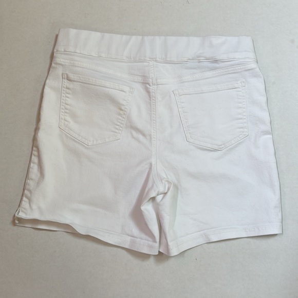 NYDJ White Cool Embrace Shorts size 10 - Picture 3 of 8